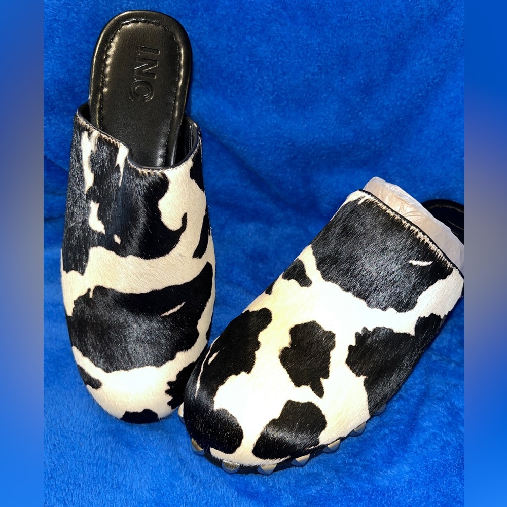 Ladie INC cow print hide clogs. 8 1/2 Medium.